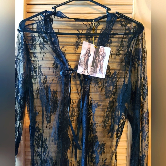 Black, lace negligee - Picture 2 of 3